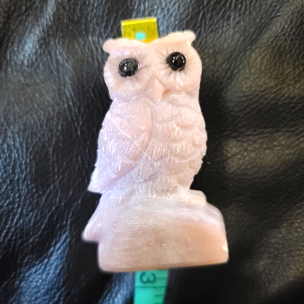 Milk pink Rhodonite & Onyx carved owl statue 3" - Picture 1 of 6
